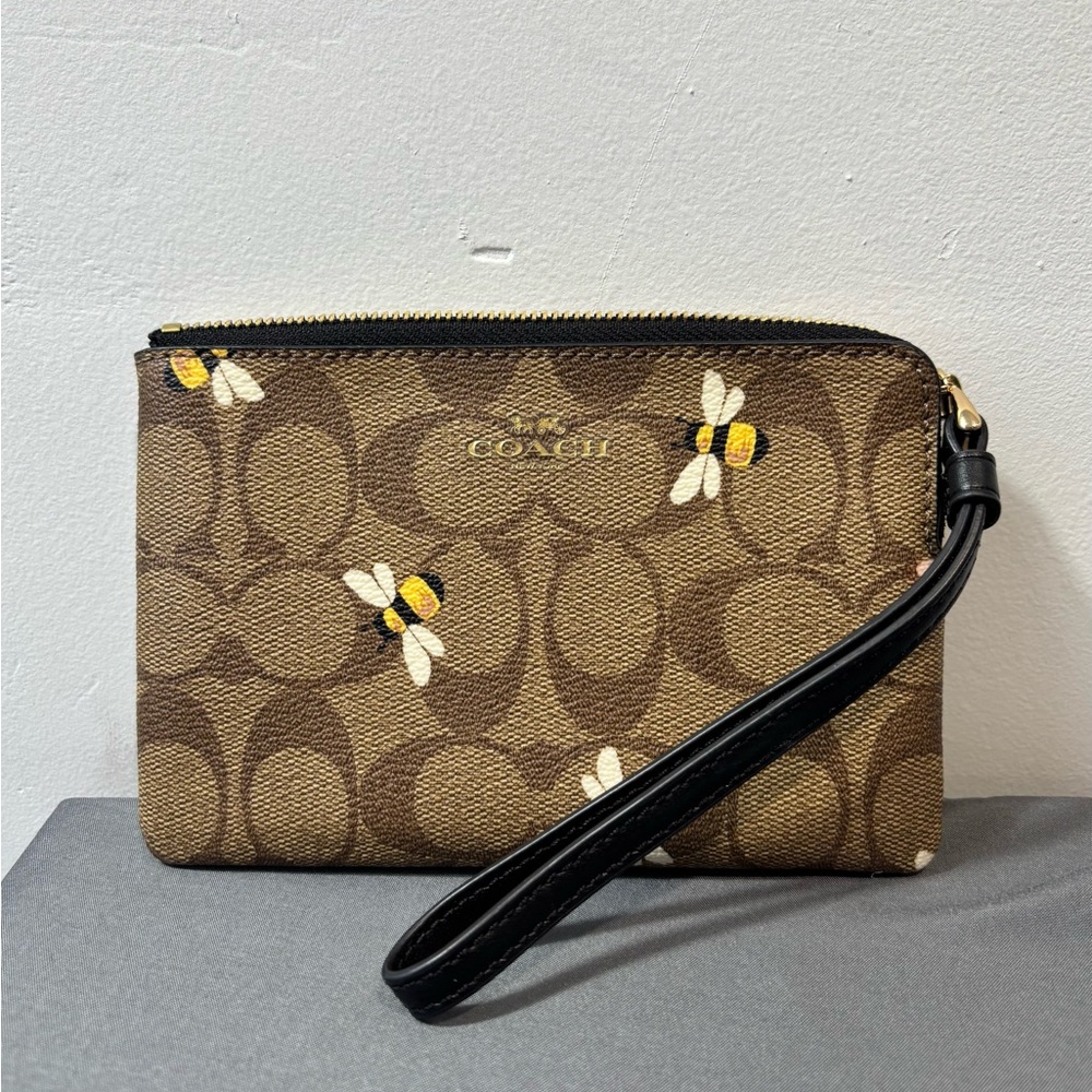 NWT COACH Bee Design Corner Zip Wristlet In Signature Canvas